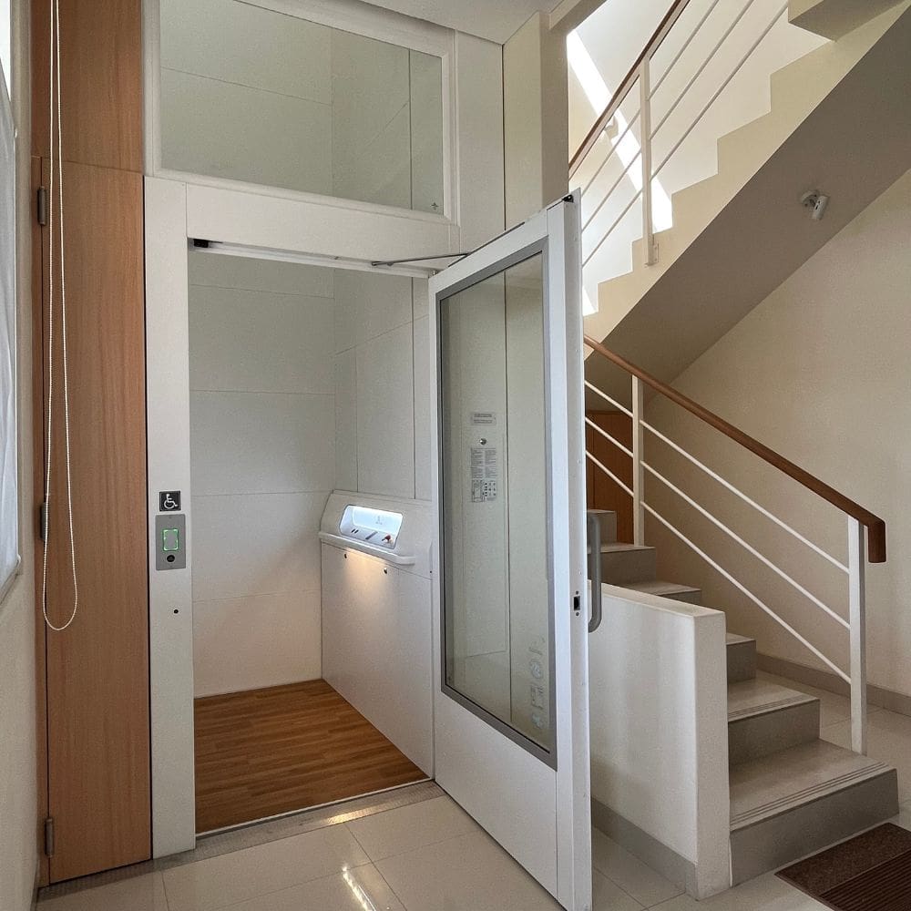 lift kursi roda Aritco Homelift Access Rukun Senior Living