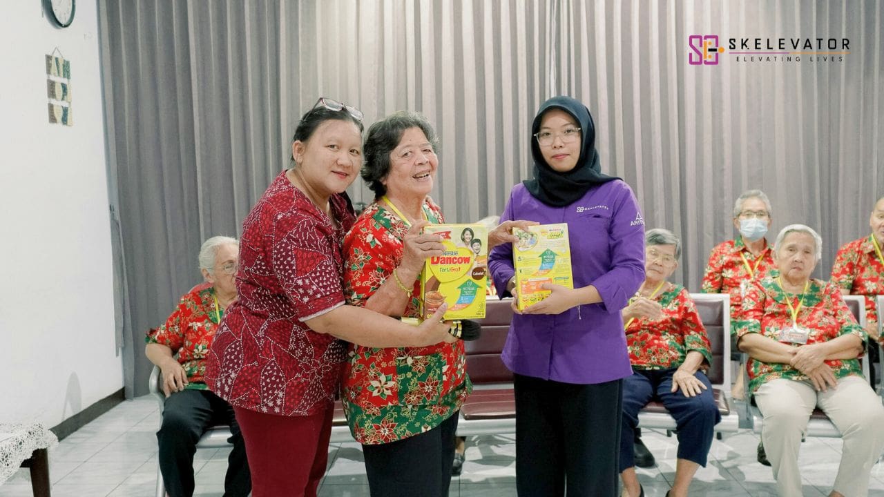 sumbangan dan kunjungan skelevator aritco lift indonesia ke panti jompo
