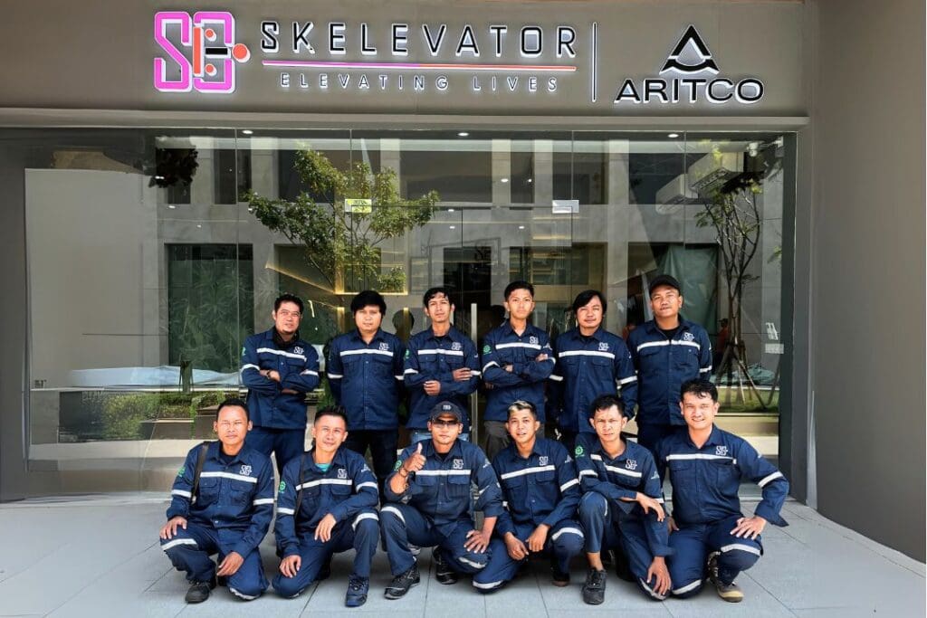 teknisi bersertifikasi berpengalaman team aritco lift indonesia skelevator