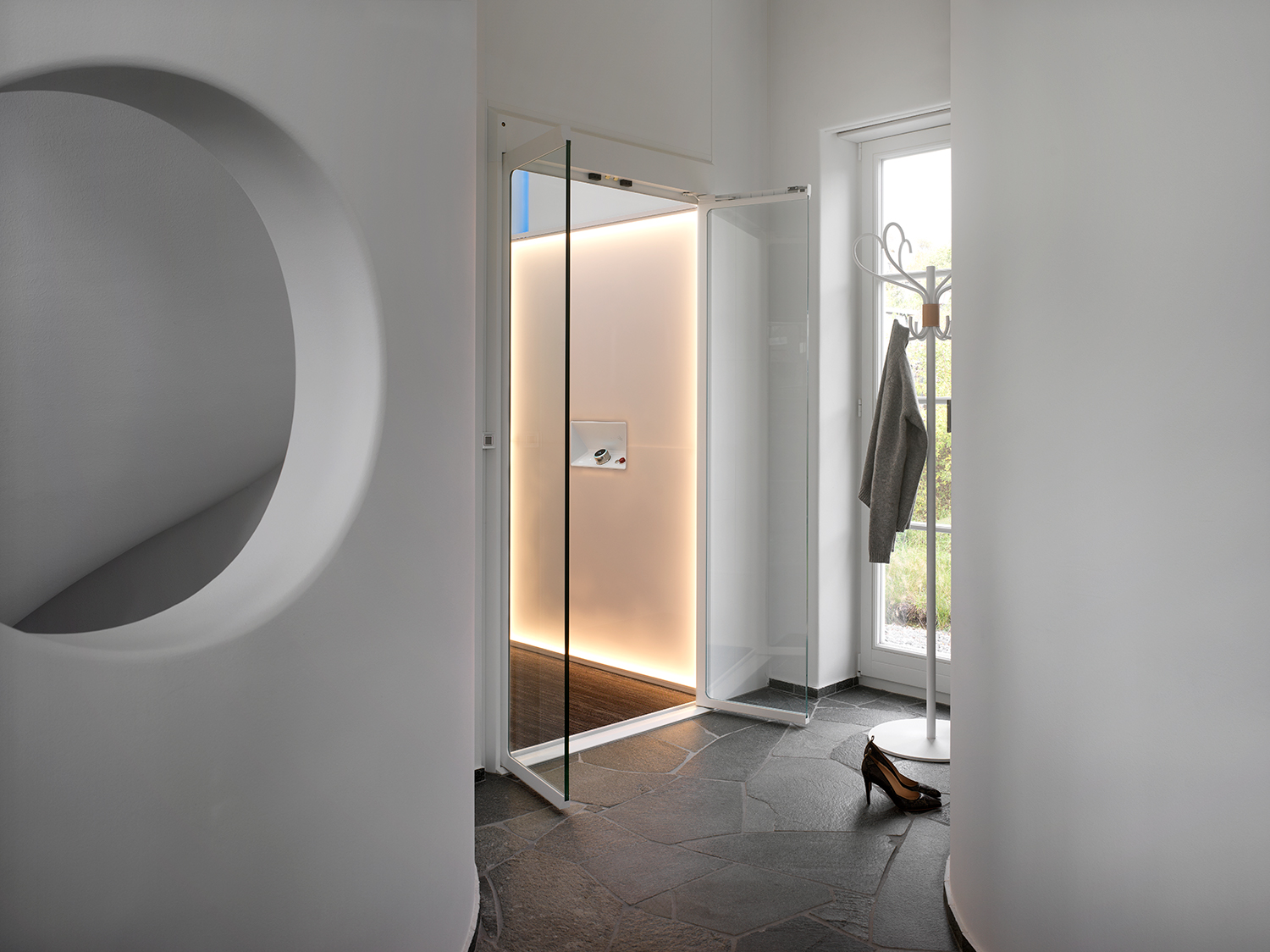 Lift Rumah Minimalis: Solusi Elegan untuk Ruang Terbatas