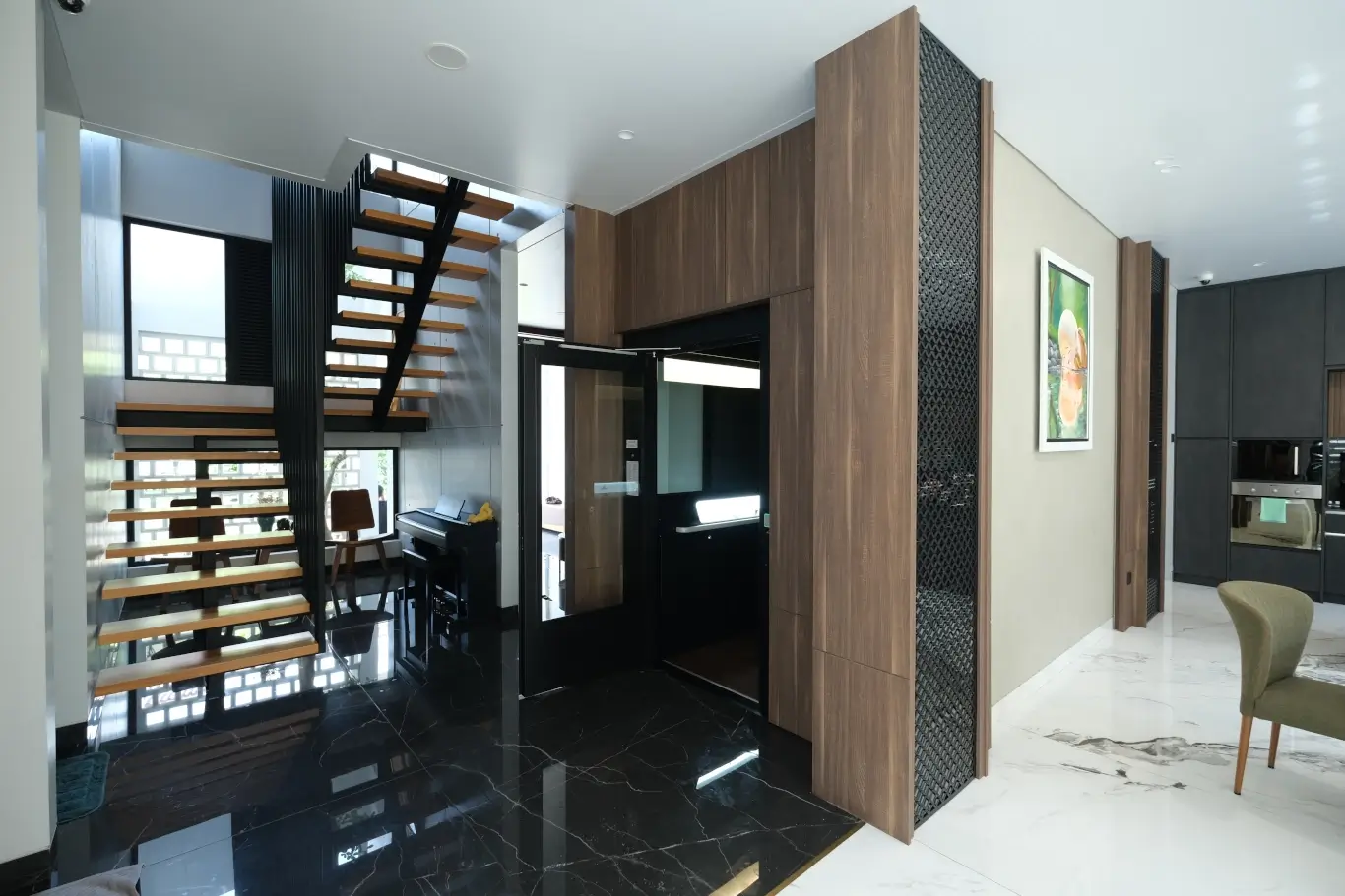lift rumah jambi